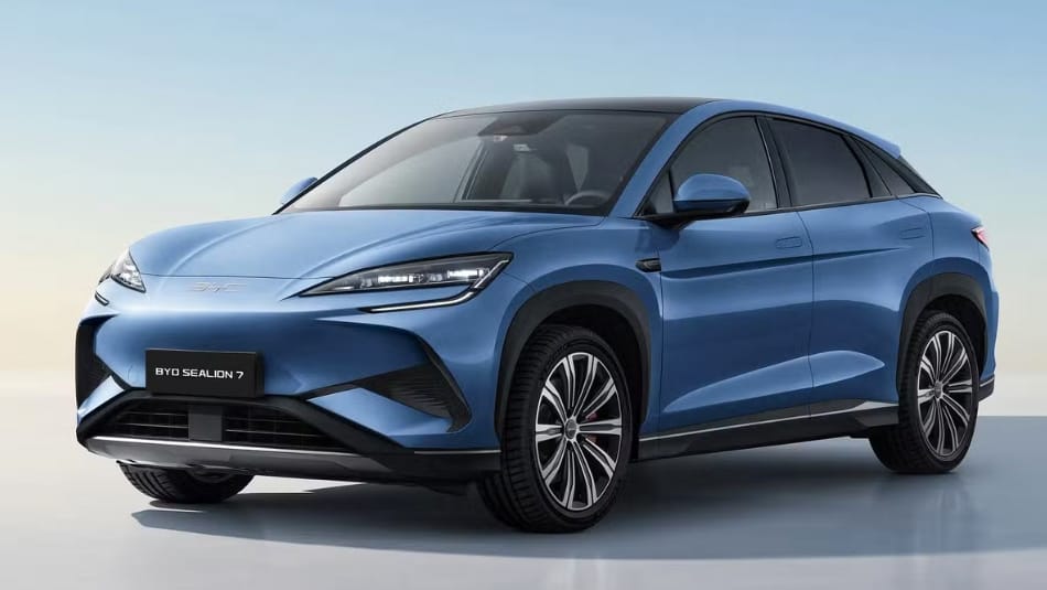 BYD Sealion front quarter